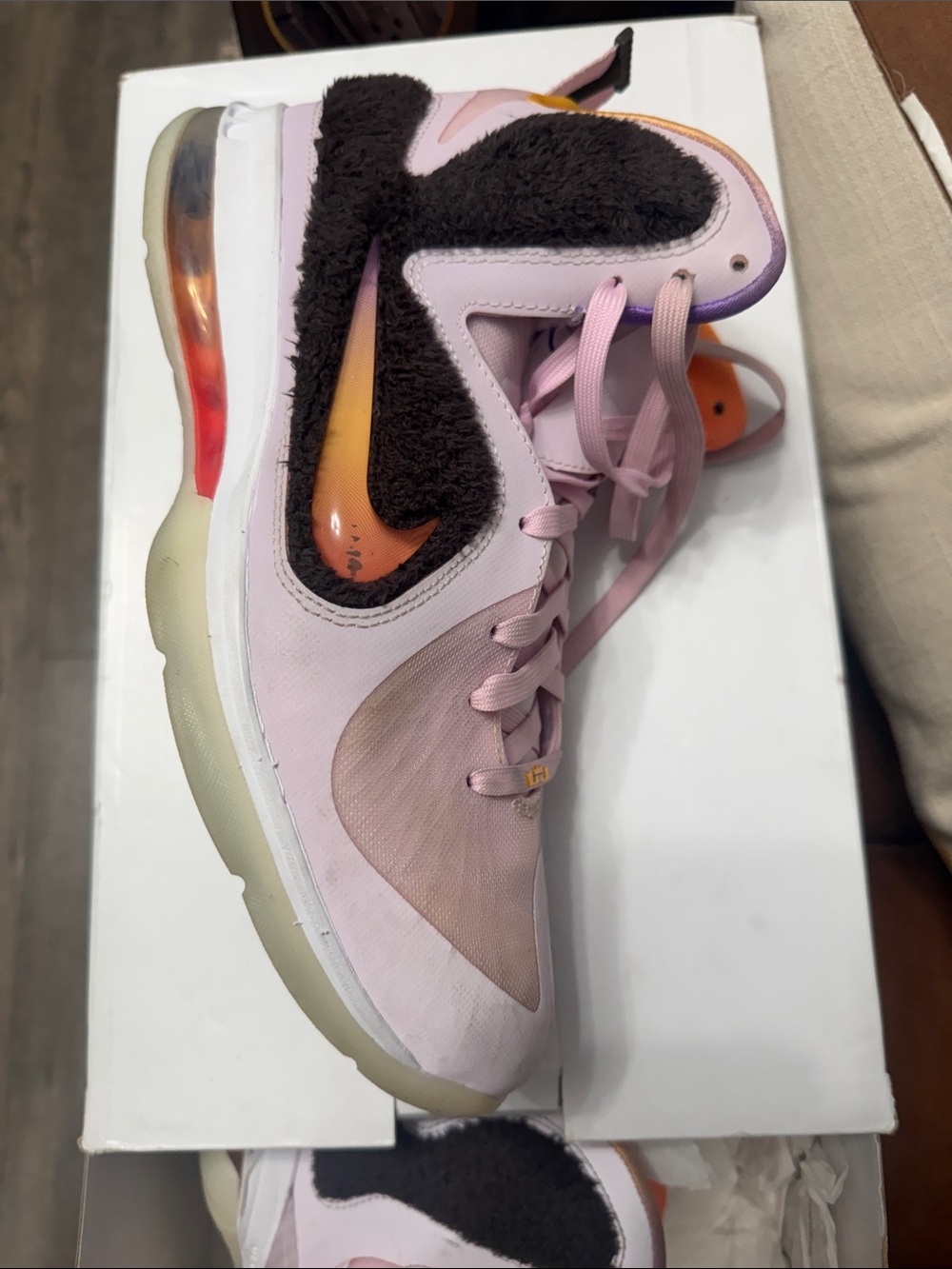 Nike LeBron 9
King of LA (2022)